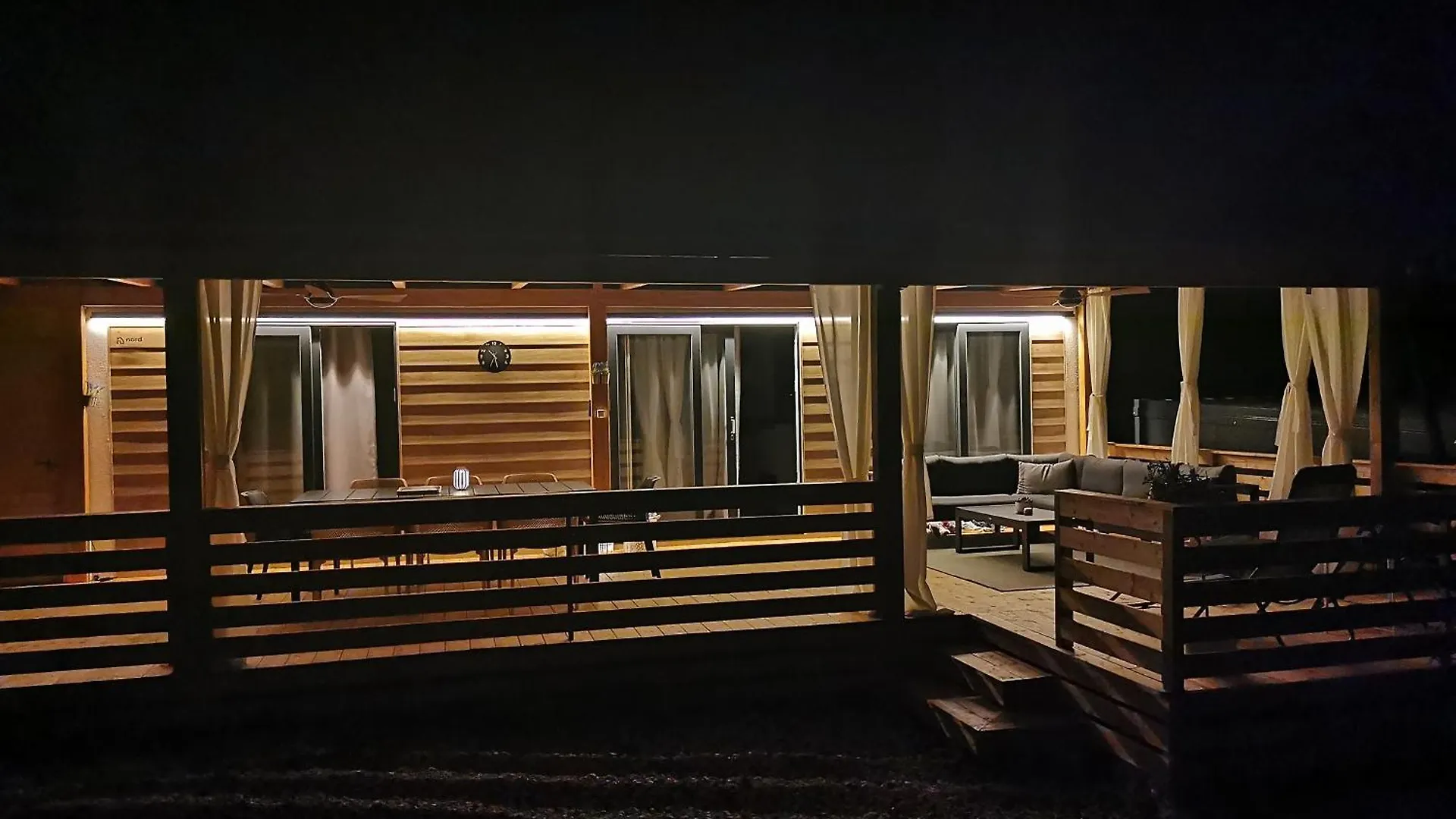 Mobile Home Happy Family Simuni
