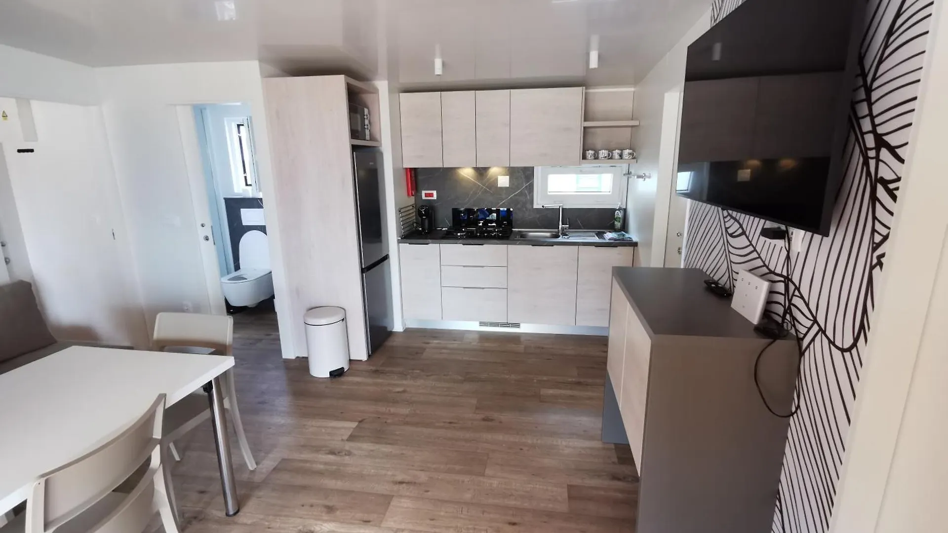Campsite Mobile Home Happy Family Simuni